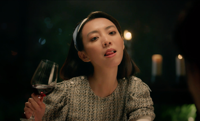 Thu Trang cài băng đô cưa sừng làm nghé trong màn ảnh rộng