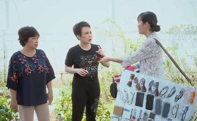 Hạnh Thúy hét giá trên trời khi bán mắt kính cho Việt Hương