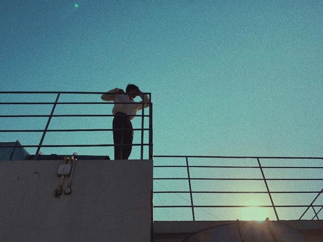 Soho phiêu lãng trong MV mới cùng cô nàng Simple Love