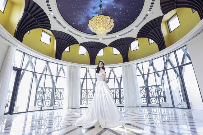 Lương Thuỳ Linh tung bộ ảnh mới hoá thân thành Cinderella