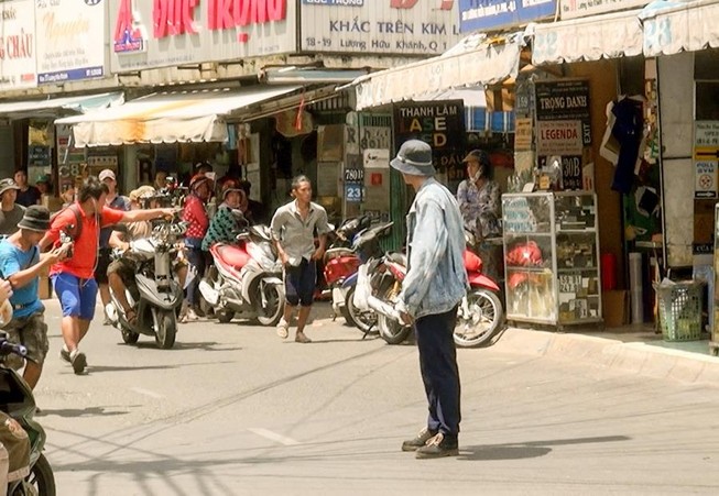 Phim Ròm một cuộc chạy đua không ngừng nghỉ