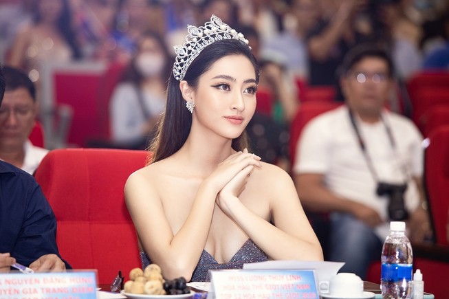 Lương Thuỳ Linh tiếp tục ngồi ghế nóng ở tuổi 20