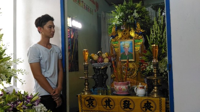 Nước mắt rơi trong tang lễ người lính cứu hỏa hi sinh