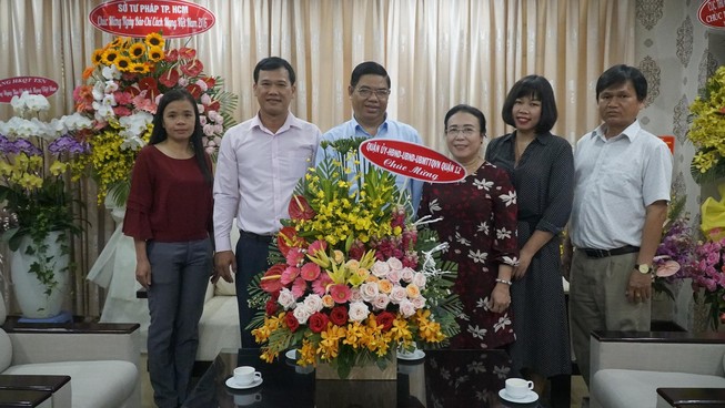 Hình ảnh 1 số đoàn tới thăm chúc mừng báo Pháp Luật TP.HCM