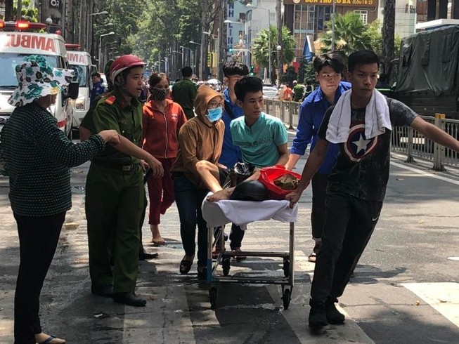 Cháy chung cư, sơ tán bệnh nhân BV Chấn thương chỉnh hình