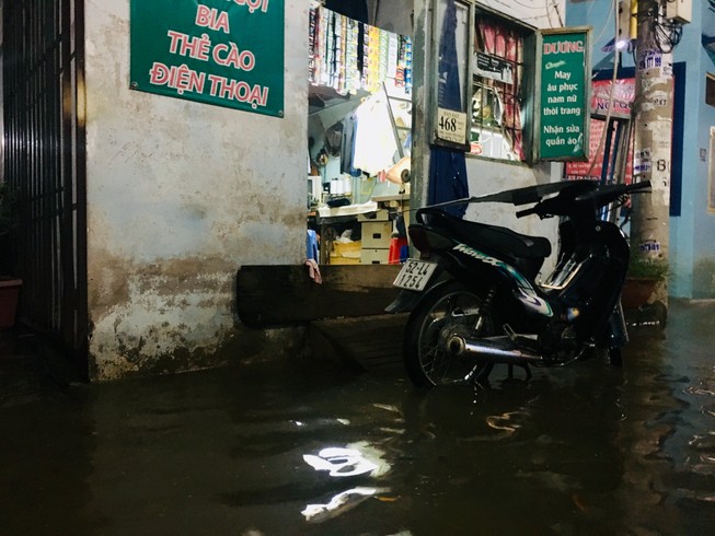 Triều cường cao, dân Thanh Đa thấp thỏm lo nước tràn nhà