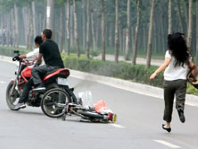 Băng cướp dùng nón bảo hiểm gây án ở Sài Gòn