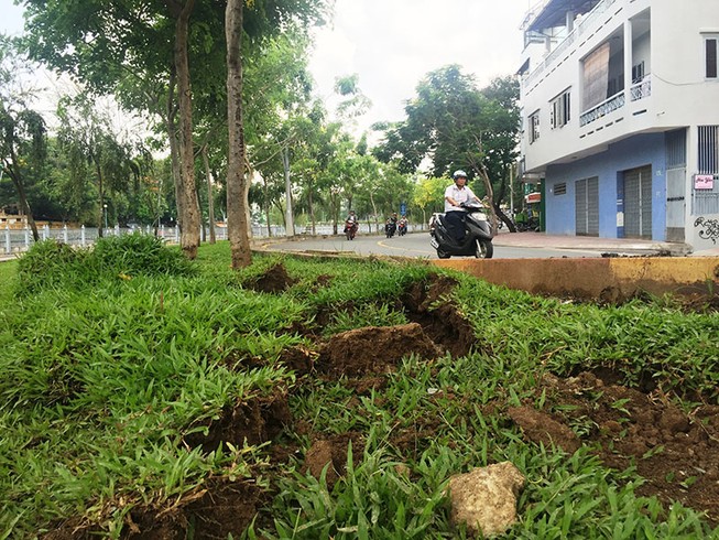 Hố ga liên tiếp phát nổ lớn trên đường Trường Sa