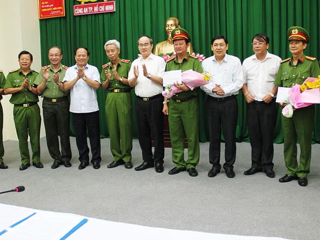 Khen thưởng ban chuyên án phá đường dây sản xuất ma túy