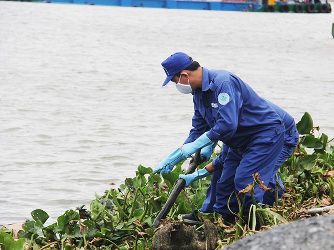 Thi thể thanh niên không quần áo trôi trên sông Sài Gòn