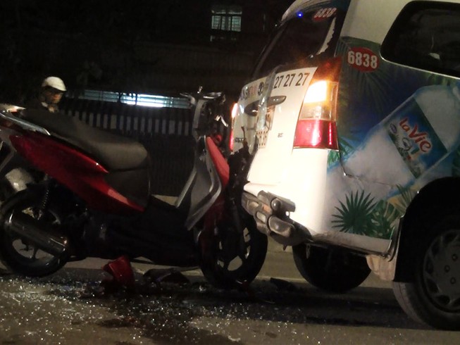 Lao xe vào taxi, nam thanh niên nguy kịch