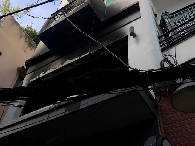 Một phụ nữ Pháp kẹt trong đám cháy ở phố Tây, quận 1