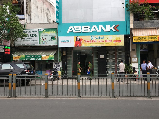 Nghi án cướp ngân hàng ở Tân Phú