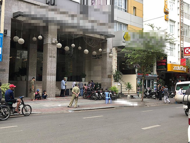 Người đàn ông ngoại quốc rơi lầu tử vong ở quận 1