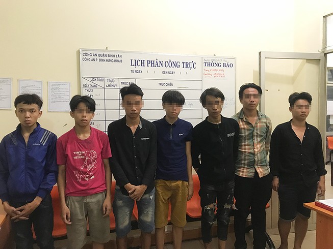 Băng nhóm nhí đột nhập nhà công an trộm quân phục