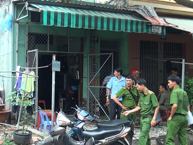Giải cứu bé gái mắc kẹt, ngạt khói trong đám cháy ở Bình Tân