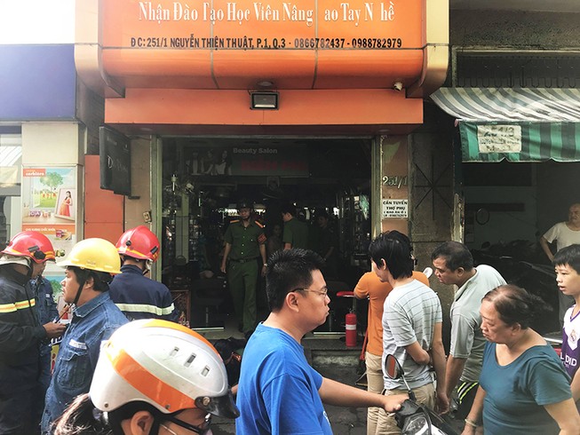 Cháy tiệm tóc chợ Nguyễn Thiện Thuật, tiểu thương hoảng loạn