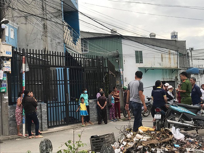 Vợ tử vong, chồng bị thương trong căn nhà không số ở Hóc Môn