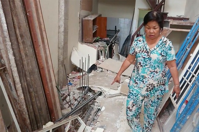 Thanh niên rơi từ tầng 2, bị sắt đâm xuyên người