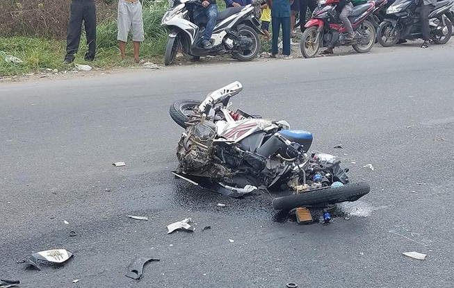 Xe máy tông xe tải, 2 vợ chồng trẻ tử vong thương tâm