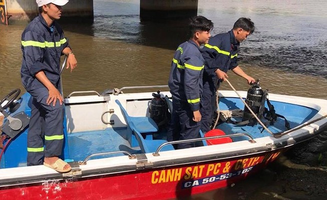 Người đàn ông nhảy cầu Kinh Thanh Đa, quận Bình Thạnh