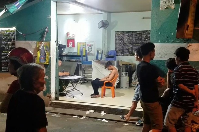 Lao vào quán nhậu ở Bình Tân chém người, 1 nạn nhân nguy kịch