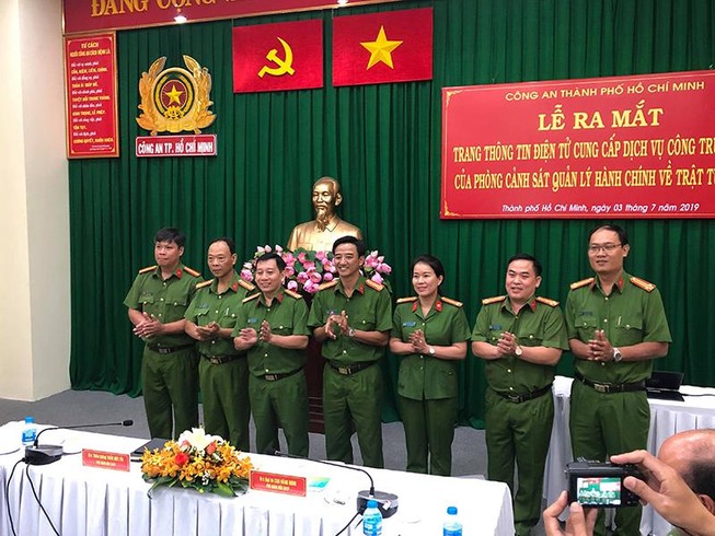 TP.HCM: Dân ngồi ở nhà vẫn làm được căn cước công dân