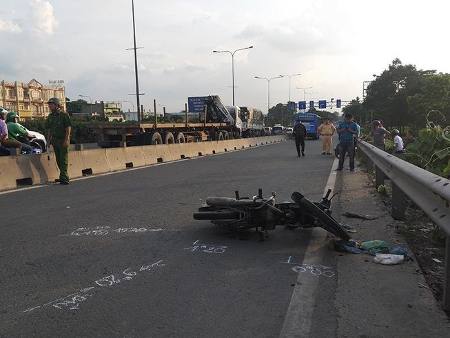 Va chạm với xe buýt, thanh niên tử vong trên quốc lộ