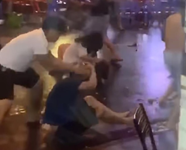 Nhậu thâu đêm rồi đánh nhau gây náo loạn phố Bùi Viện