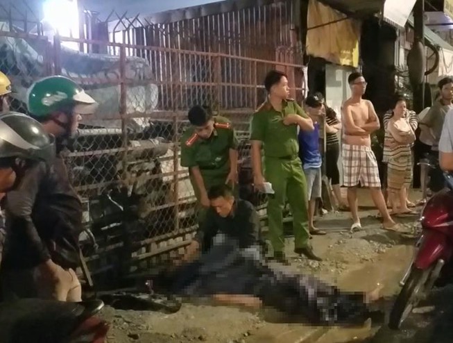 Tài xế xe công nghệ gục chết khi đi bộ mua xăng