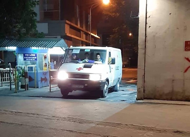 1 người nước ngoài rơi lầu chung cư tử vong ở quận 12
