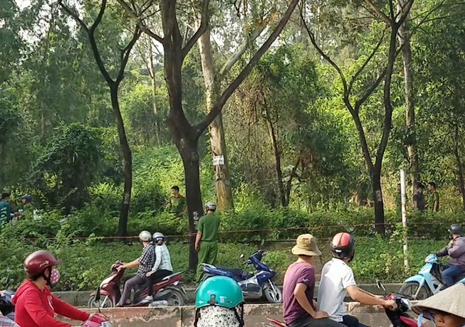 Tá hỏa phát hiện người đàn ông treo cổ ở rừng cây