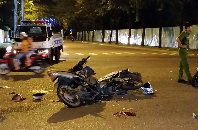Xe máy đấu đầu ở Tân Phú, 3 người thương vong trong đêm