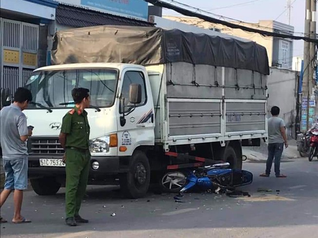 Cướp giật làm 2 cha con bị nạn ở Hóc Môn