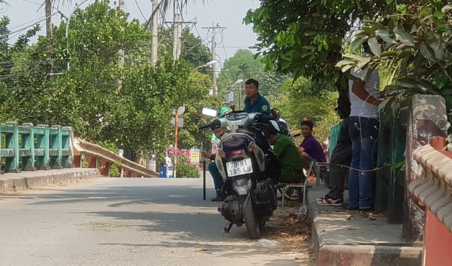 Người dân được phát giấy truy tìm vật chứng vụ Tuấn ‘khỉ’