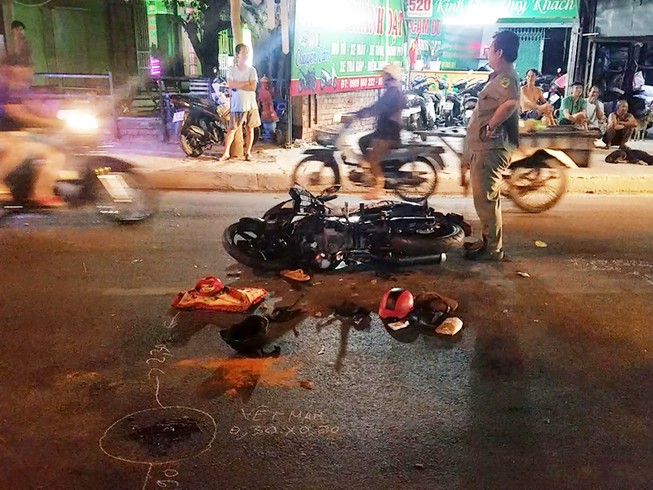 Nghi trộm chó phóng xe vào người đi đường ở Bình Tân
