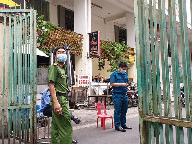 Chung cư Hòa Bình nội bất xuất, ngoại bất nhập vì ca COVID-19