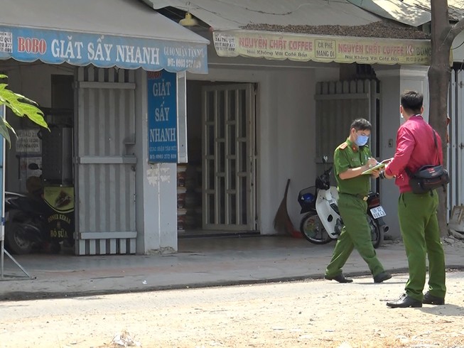 3 căn nhà bị tạt sơn ở Bình Chánh