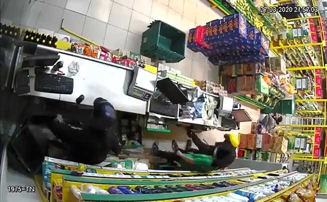 Công an TP.HCM bắt gọn nhóm cướp cửa hàng Bách Hóa Xanh