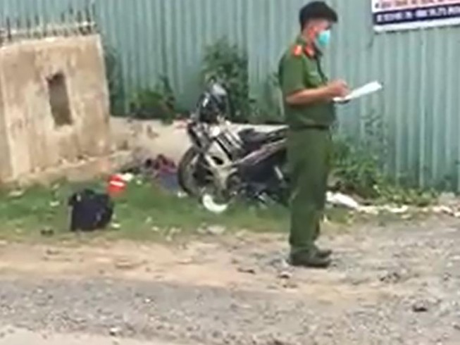 Bị cướp giật xịt hơi cay vào mặt, cụ ông tông vào cống tử vong