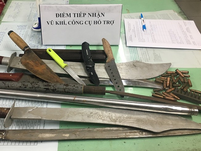 Dân mang súng K59, 36 viên đạn đến phường giao nộp
