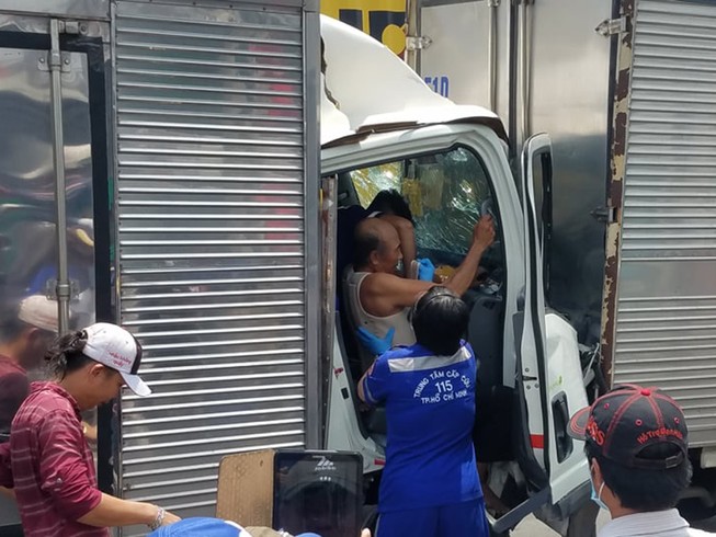 Ùn tắc nhiều cây số sau cú va chạm liên hoàn ở Bình Tân