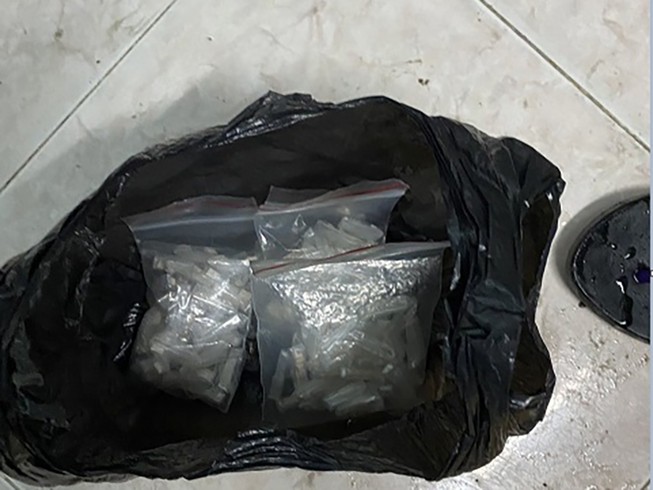Mang ma túy lên khu phố Tây bán thì gặp công an