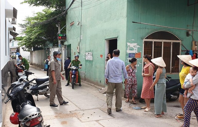 Khởi tố, tạm giam người phụ nữ tưới xăng đốt chồng