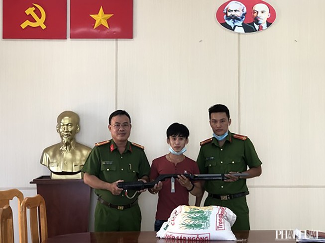 Công an thông qua Zalo kêu gọi dân nộp vũ khí, công cụ hỗ trợ