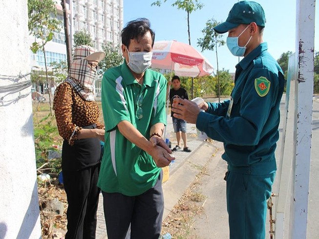 'Con tôi được cách ly thế này, may mắn lắm'