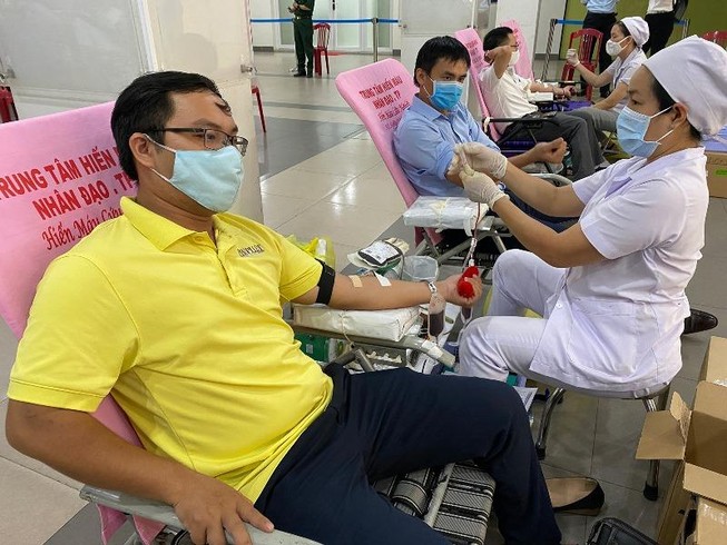 Khối Dân - Chính - Đảng TP.HCM hiến máu mùa dịch COVID-19