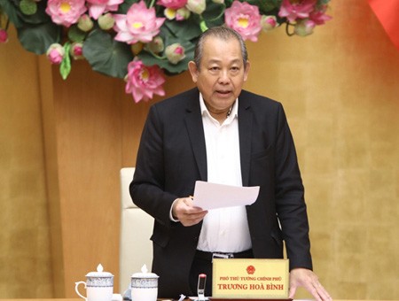 Phó Thủ tướng Trương Hòa Bình chủ trì phiên họp đầu tiên của Tổ công tác rà soát văn bản quy phạm pháp luật, ngày 28-3-2020.