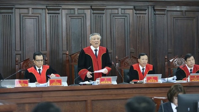 Chánh án Nguyễn Hòa Bình và các thẩm phán TAND Tối cao trong phiên giám đốc thẩm vụ án Hồ Duy Hải, từ 6 đến 8-5-2020. Ảnh: An Vũ