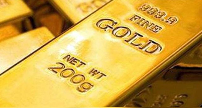 Vì sao giá vàng không tăng lên 1.900 USD mà lại rớt mạnh?